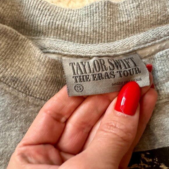 Authentic Taylor Swift The Eras Tour II Gray Crewneck Sweatshirt Small - Picture 3 of 4